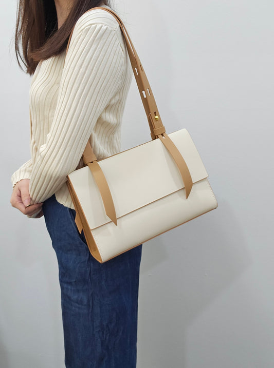 Ellie Shoulder Bag (Camel/ White)